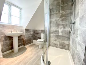 En-suite Bathroom- click for photo gallery